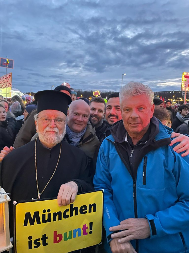 Das Lichtermeer für Demokratie geht los!👍 @muenchen_bunt