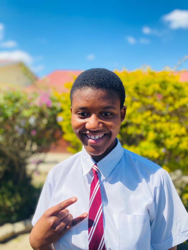 sharedifference's tweet image. TWO SLEEPS TO GO! Tuesday is rolling around quickly. Here are the final pics of our group of students who are getting ready to head to London. We can’t wait 🧡!