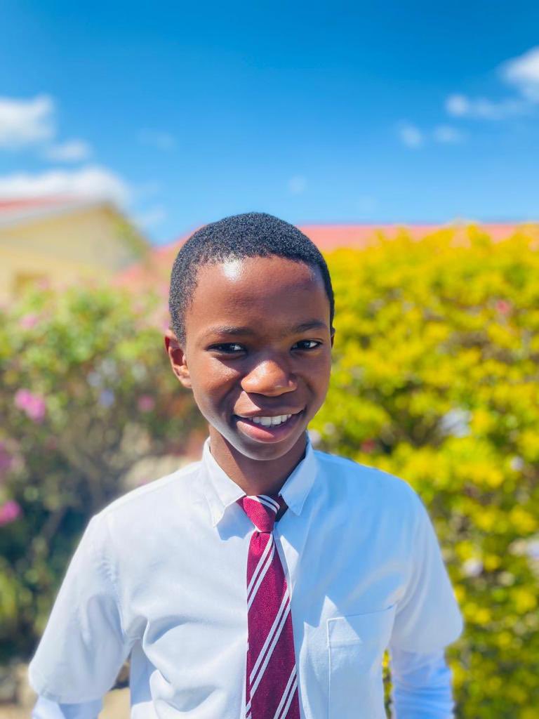 sharedifference's tweet image. TWO SLEEPS TO GO! Tuesday is rolling around quickly. Here are the final pics of our group of students who are getting ready to head to London. We can’t wait 🧡!