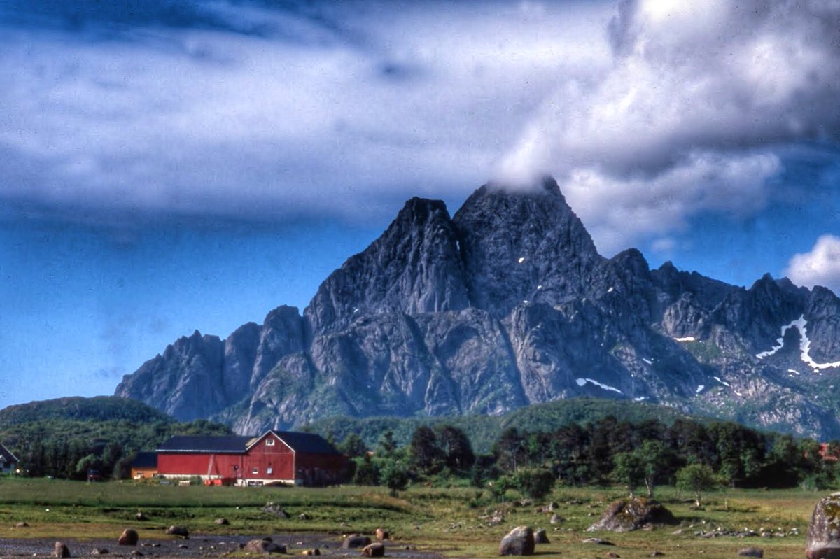 Norway’s Lofoten Islands are ideal for cycling, with roads so scenic you never tire of the placid melding of sky, sea and land.