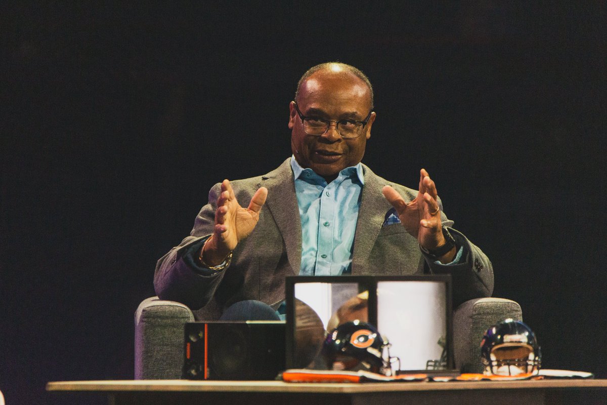 Why did Mike Singletary cry on the field after winning the #superbowl as the confetti rained down? It's not why you think. #Bears 

WATCH: youtube.com/watch?v=1EmD2v…