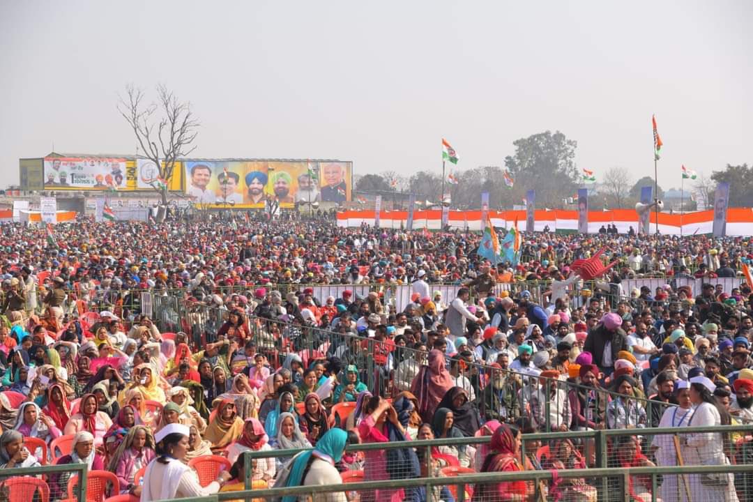 RDSinghinc's tweet photo. ਅੱਜ ਕਾਂਗਰਸ ਦੇ ਕੌਮੀ ਪ੍ਰਧਾਨ ਸ਼੍ਰੀ ਮਲਿਕਰਜੁਨ ਖੜਗੇ ਜੀ ਦੀ ਅਗਵਾਈ ਵਿੱਚ ਪੰਜਾਬ ਕਾਂਗਰਸ ਦੀ ਪਹਿਲੀ ਵਰਕਰ ਕਨਵੈਨਸ਼ਨ ਸਮਰਾਲਾ ਦੇ ਪਿੰਡ ਬੌਂਦਲੀ ਵਿਖੇ ਹੋਈ। ਜਿਸ ਵਿੱਚ ਸਮੂਹ ਕਾਂਗਰਸੀ ਵਰਕਰ ਅਤੇ ਅਹੁਦੇਦਾਰਾਂ ਸਮੇਤ ਸਮੂਹ ਲੀਡਰਸ਼ਿਪ ਨੇ ਸ਼ਮੂਲੀਅਤ ਕੀਤੀ। ਇਸ ਕਨਵੈਨਸ਼ਨ ਵਿੱਚ ਠਾਠਾਂ ਮਾਰਦਾ ਇਕੱਠ ।🇮🇳🙏
#KhargeinPunjab https://t.co/AgjZno4ks9