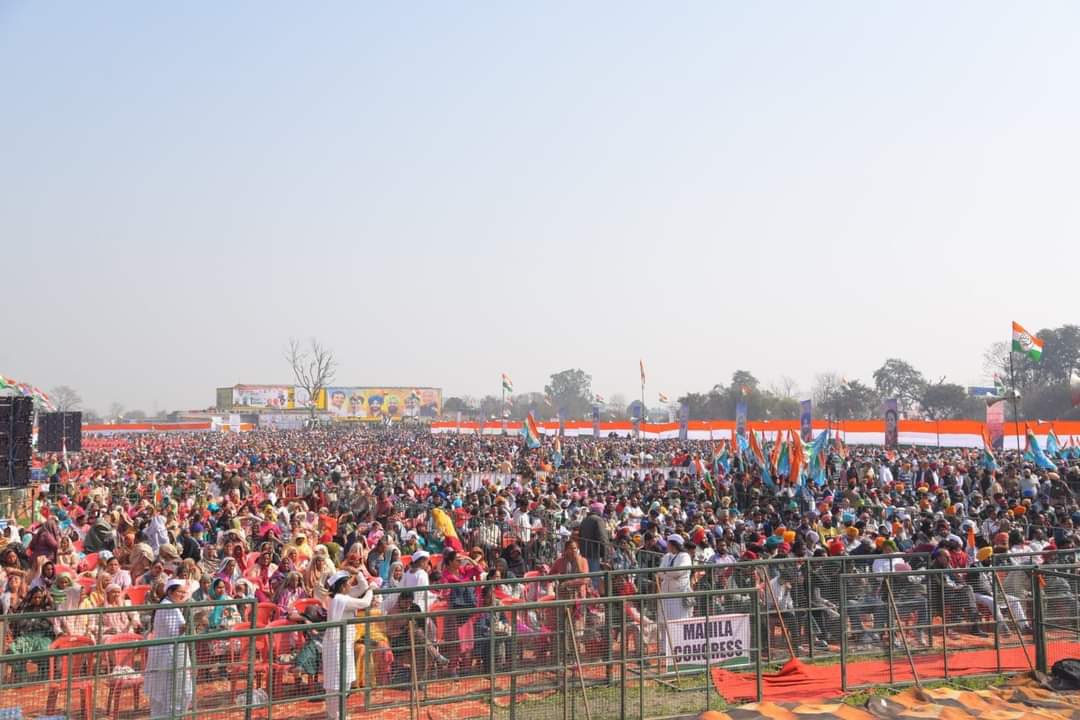 RDSinghinc's tweet photo. ਅੱਜ ਕਾਂਗਰਸ ਦੇ ਕੌਮੀ ਪ੍ਰਧਾਨ ਸ਼੍ਰੀ ਮਲਿਕਰਜੁਨ ਖੜਗੇ ਜੀ ਦੀ ਅਗਵਾਈ ਵਿੱਚ ਪੰਜਾਬ ਕਾਂਗਰਸ ਦੀ ਪਹਿਲੀ ਵਰਕਰ ਕਨਵੈਨਸ਼ਨ ਸਮਰਾਲਾ ਦੇ ਪਿੰਡ ਬੌਂਦਲੀ ਵਿਖੇ ਹੋਈ। ਜਿਸ ਵਿੱਚ ਸਮੂਹ ਕਾਂਗਰਸੀ ਵਰਕਰ ਅਤੇ ਅਹੁਦੇਦਾਰਾਂ ਸਮੇਤ ਸਮੂਹ ਲੀਡਰਸ਼ਿਪ ਨੇ ਸ਼ਮੂਲੀਅਤ ਕੀਤੀ। ਇਸ ਕਨਵੈਨਸ਼ਨ ਵਿੱਚ ਠਾਠਾਂ ਮਾਰਦਾ ਇਕੱਠ ।🇮🇳🙏
#KhargeinPunjab https://t.co/AgjZno4ks9