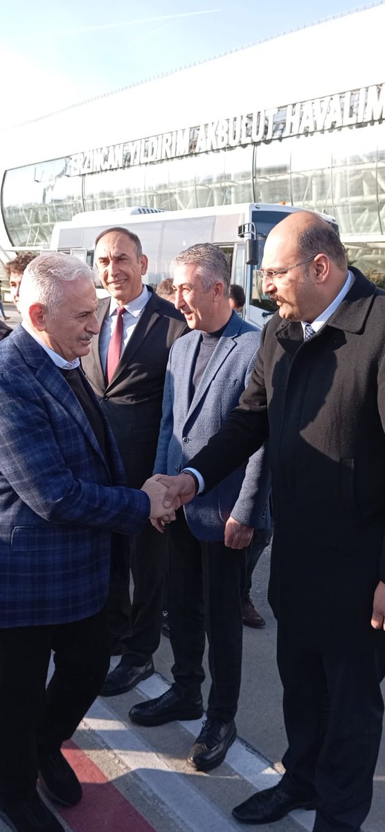 ErdemAtmaca24's tweet photo. Bir dizi ziyaretler için şehrimize teşrif eden, Son Başbakanımız Medarıiftiharımız Sn. Binali Yıldırım’ı havaalanında karşıladık. Başbakanımız Sayın Binali Yıldırım’ın tüm Kemaliye’li hemşerilerimize selamlarını ve sevgilerini iletti. “Vefa sadece bir semt ismi değildir. “ https://t.co/yo6Ok9bx7N