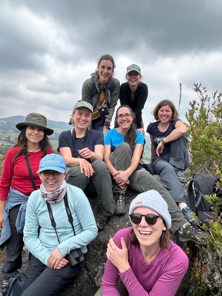 So grateful for all the #WomenInScience. This was the @UoABioSci female crew for our high-Andes pollinators workshop last year. Surrounded by generous, kind and awesome researchers!! @Lancaster_LT @BocediGreta @micecoevo @molluscular @r_allgayer @t_woodman22 Camila Rocabado