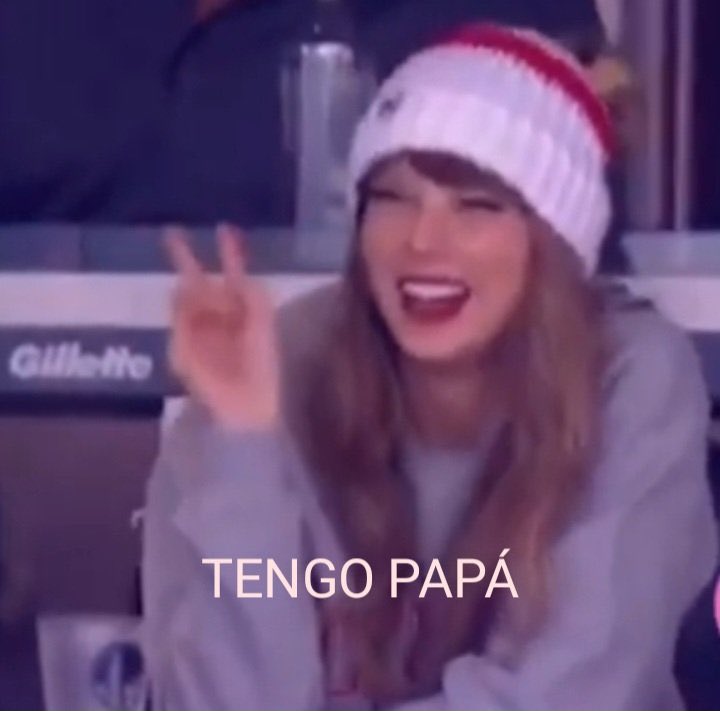 intofolklre's tweet photo. mi papá puso shake it off y me dice “esta es su versión?” le dije q no y me dice “ah, lo saco entonces no le vamos a dar plata a estos hdp 😡” y puso la taylor’s version https://t.co/3rEkW0c9VQ