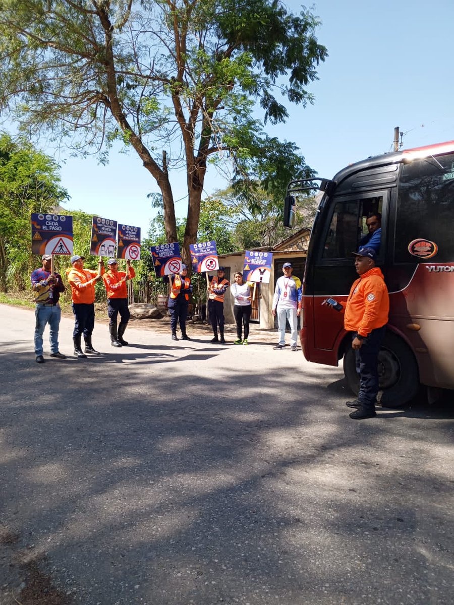 terminaljfr's tweet photo. #11feb INTT inspección y control y @PNBVzla en punto de control, concientizando a temporadistas sobre las leyes de transito y uso correcto de los dispositivos de seguridad.
Creando conciencia vial
Juntos por la vida y la paz
#inttcontigo
#viajeseguro https://t.co/tS1VbbydBZ