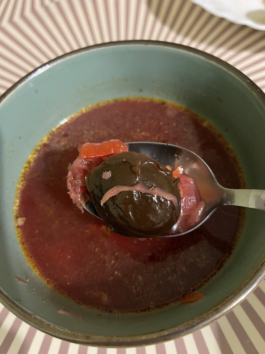 ItsAlaMix's tweet image. Ви образили мамин чорнослив, панове 😢