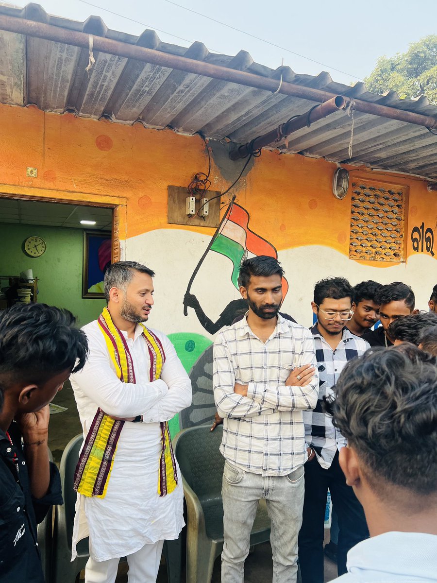dbehera_bjp's tweet photo. ଉତ୍ତର ଭୁବନେଶ୍ୱର ସ୍ଥିତ ବାଣୀବିହାର ଯୁବ ବନ୍ଧୁ ମାନଙ୍କ ଦ୍ୱାରା ଆୟୋଜିତ ବନ୍ଧୁ ମିଳନରେ ଯୋଗଦେବା ଅବସରରେ | https://t.co/Jx6MoBUG3u