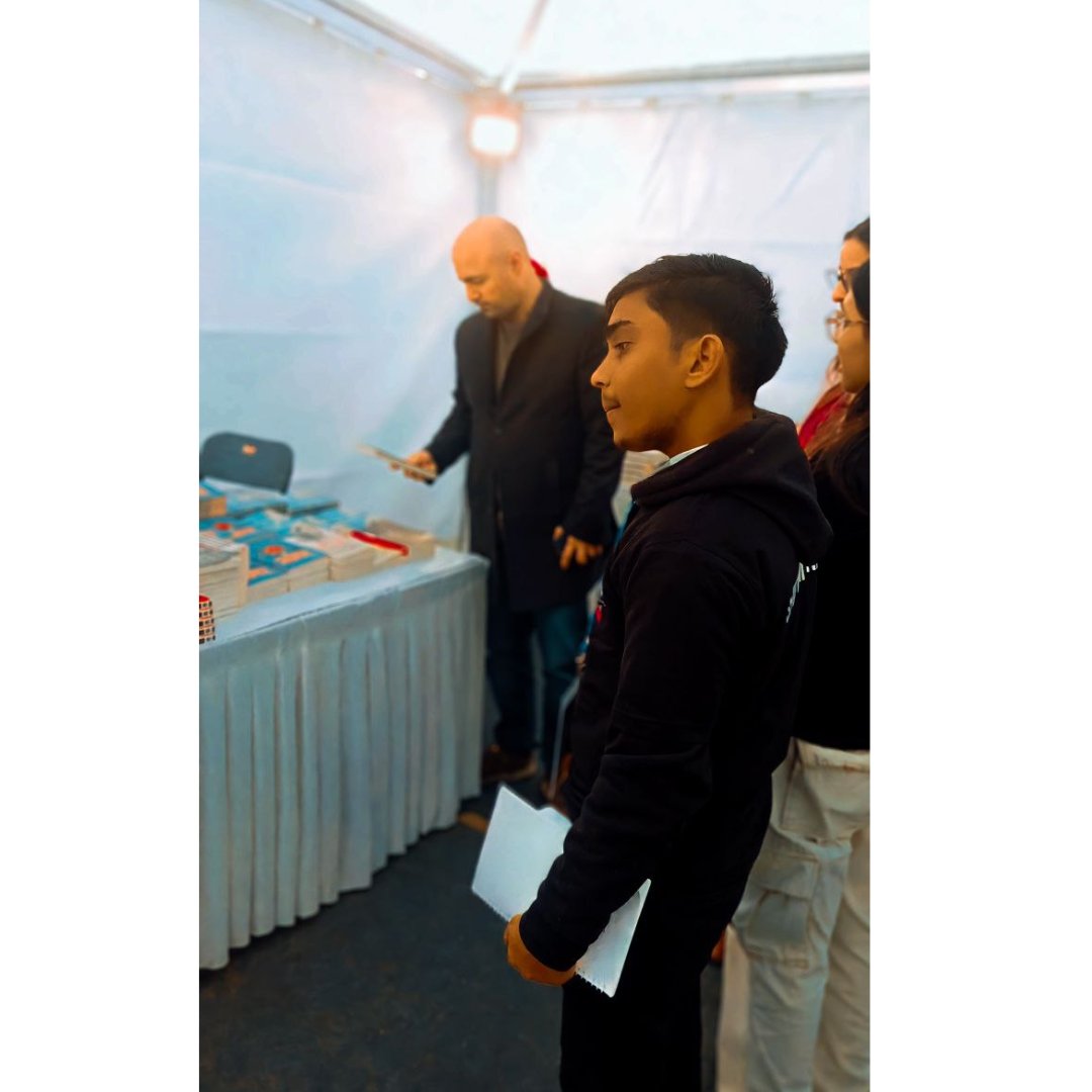 Shubham41093176's tweet photo. @AdityaRajKaul @dulitfest
Executive Editor TV9 Network. National Security, Strategic Affairs. ACYPL/Bucerius Fellow. Award Winning Documentary Maker. Ram Jethmalani Journalism Award.

#TV9News #dulit #TRENDING https://t.co/mJqIKFNjdA