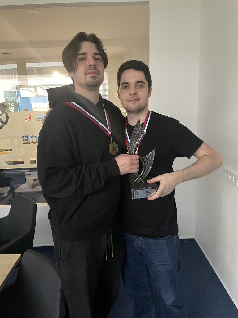 raining_lol's tweet photo. We beat estuba today and became Slovak champions, me and my brother @Deepe_lol best jg mid duo😎 https://t.co/ITjVSaXzj7