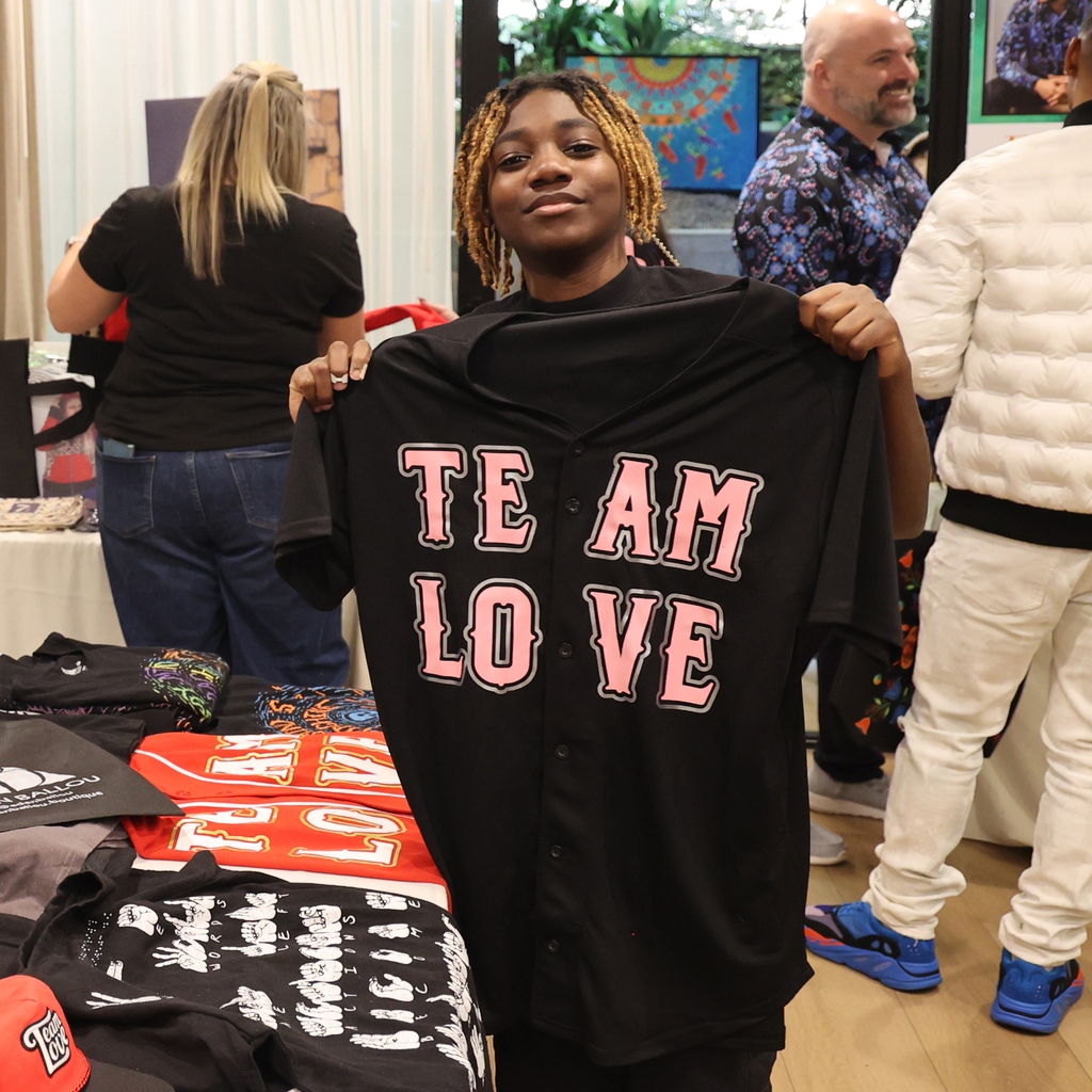 Christian Isaiah @ChristianIsaia9 showing off his 'Team Love' jersey...

I think it suits him well

adanballou.boutique

a fashion brand dedicated to the idea that standing up for the change you wanna see in the world is the new trendy

#shameless #christianisaiah