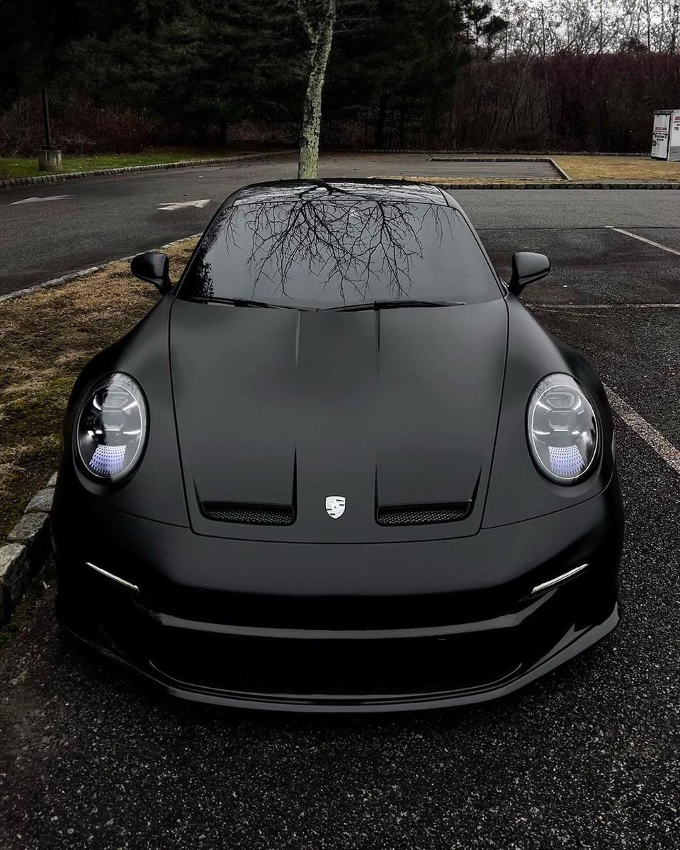 WorldWideCarsTM's tweet photo. Black and Gold 💫 https://t.co/02mrTasW2q