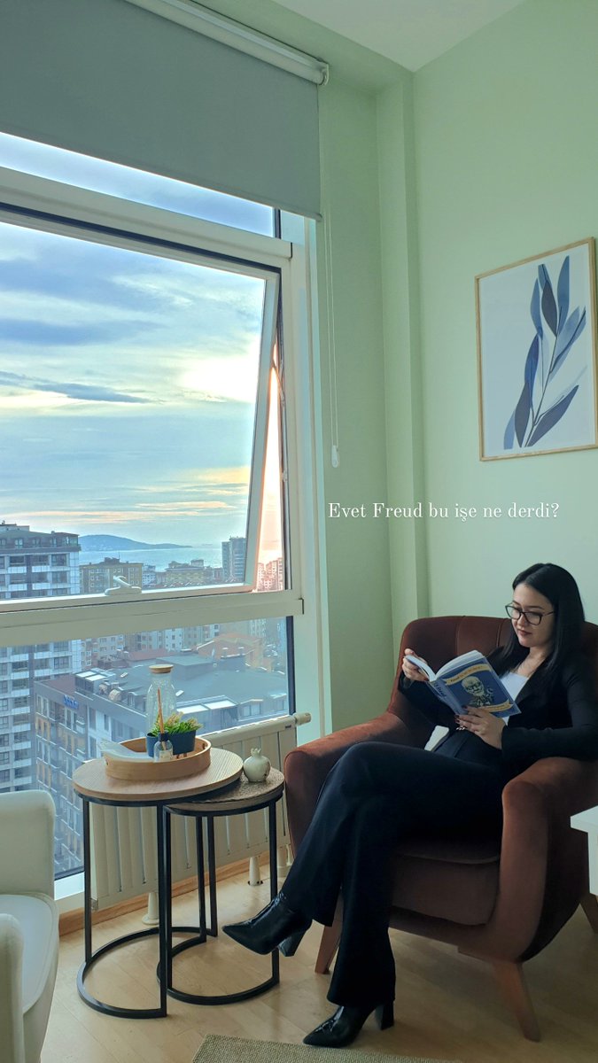 Çocuklarınızın kitap okuma alışkanlığı kazanmasını istiyorsanız okuyun derdi, çocuk model alarak öğrenir.
Ben değil, Freud derdi 💁‍♀️🌿
#freudbuişenederdi
#psikoloji #pdr #öğrenme #kitapokumak #çocukgelişimi
