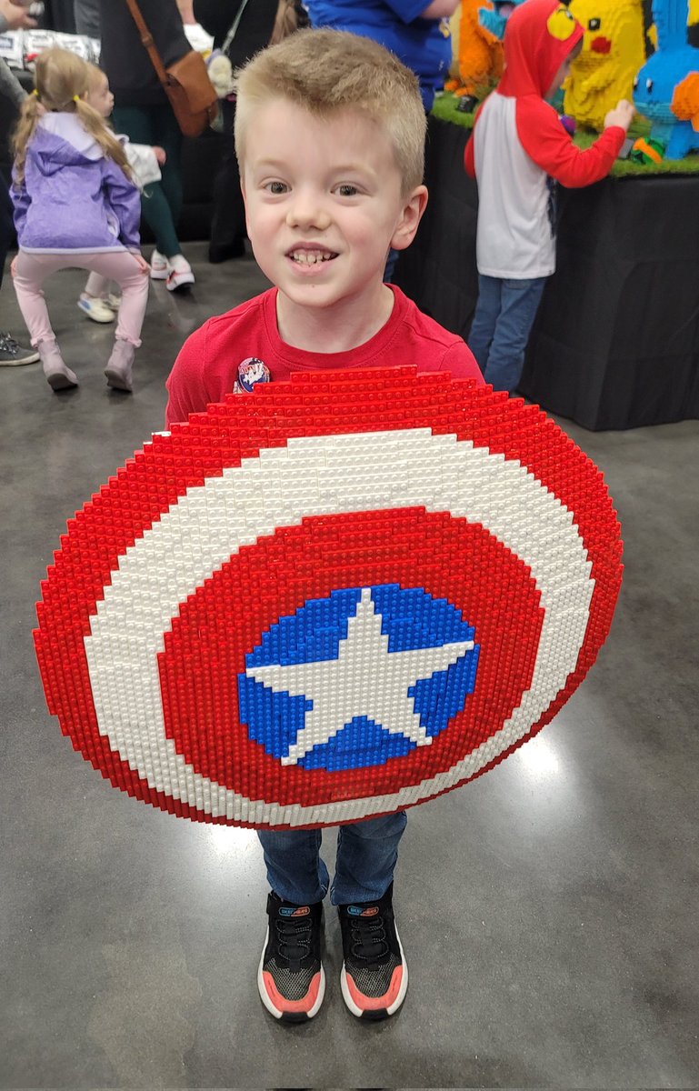 PhotoZorn_TV's tweet photo. My son and I are at the #AtlantaBrickCon @GasSouth Convention Center. He is having so much fun building and looking at @LEGO_Group #Art https://t.co/JlulocPUnq
