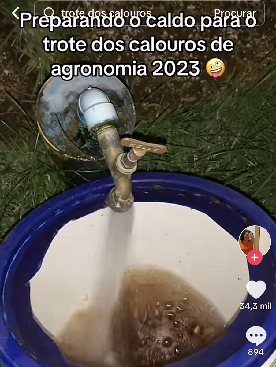 nerdymins's tweet image. acho que prefiro ser excluída pelo curso inteiro do que me jogar nesse banho de esterco... isso é pelo menos permitido por lei gente ? 😰