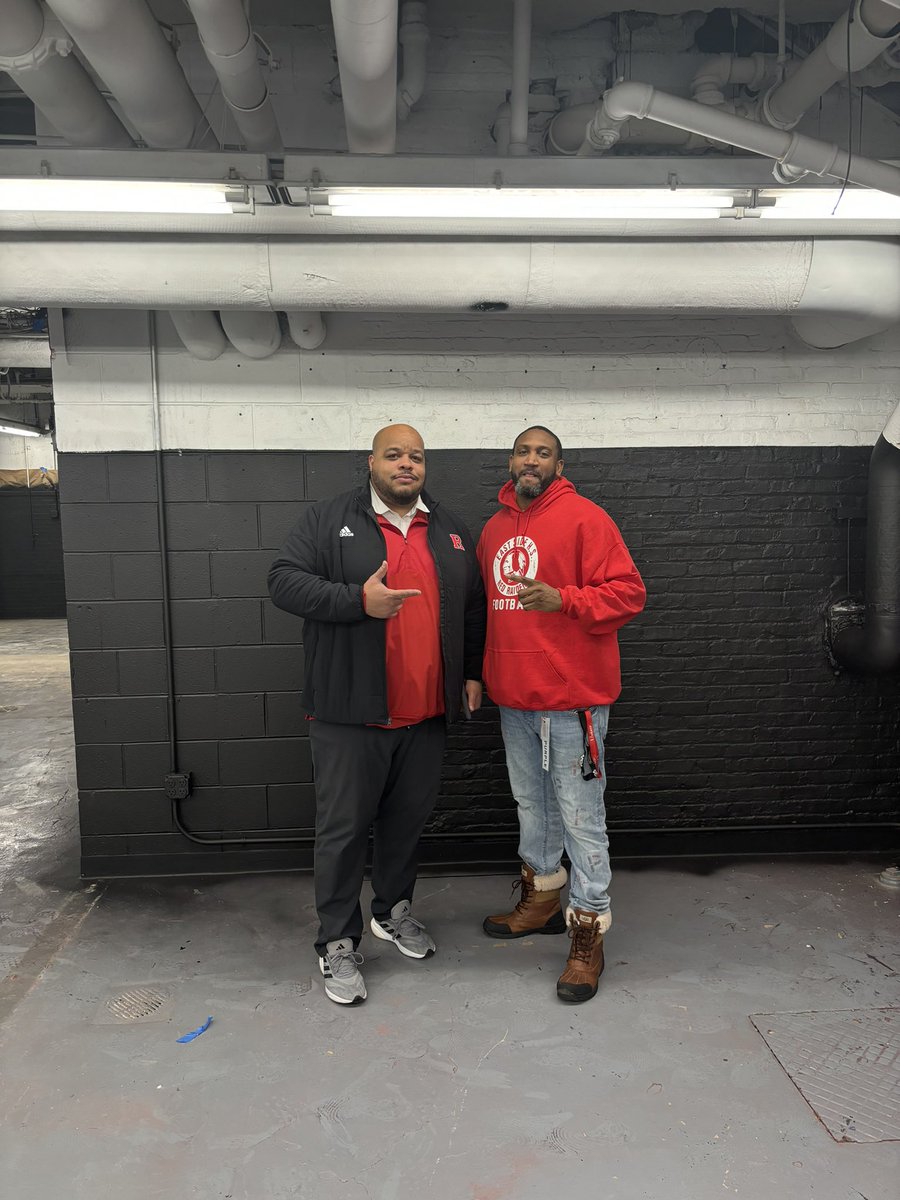 (Late Post ) Huge shoutout @Coach_Ferrell55 for taking the time to visit and connect with our team at Eastside High School! Your wisdom, guidance, and motivational. It's incredibly inspiring to see our players learn from someone with your experience and dedication to the game.