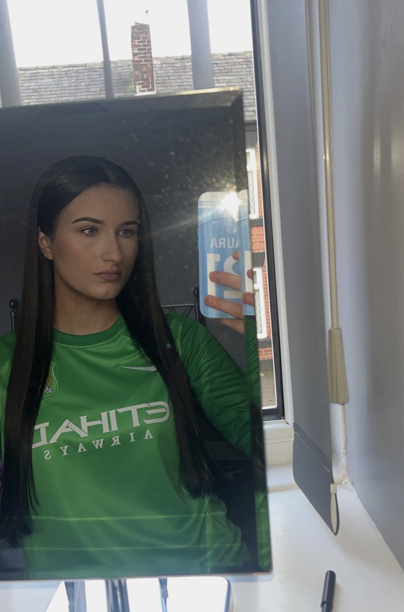 laura tweet media