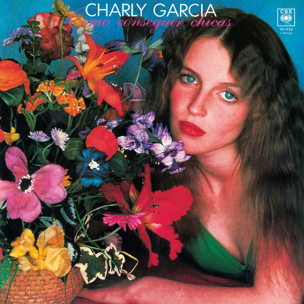 En 1989 Charly García lanza su quinto disco 'Cómo conseguir chicas', grabado entre Buenos Aires y Nueva York y con invitados como Fabiana Cantilo y Herbert Vianna de Os Paralamas do Sucesso. En este álbum se incluyen canciones como 'Fanky' y 'Zocacola'.
▶️ open.spotify.com/intl-fr/album/…