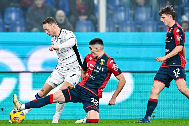LabCalcistico's tweet image. In #GenoaAtalanta il primo tiro della partita, tentato da #Scamacca, è arrivato al 20⁰ minuto: si tratta della prima conclusione arrivata più &quot;tardi&quot; in una partita della #SerieA di quest&apos;anno.