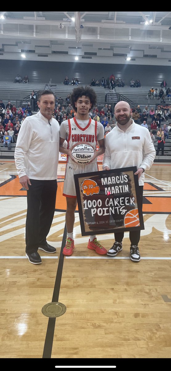 Congratulations Marcus Martin on joining the 1️⃣,0️⃣0️⃣0️⃣ point club!!
🏀🔥