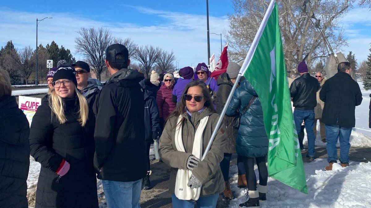 ABFedLabour's tweet photo. On Saturday, the AFL was excited to be in Lethbridge to support @CupeAB Education Support Workers and Educational Assistants!

These workers keep kids safe and learning. But they are tired of working 2-3 jobs and relying on food banks just to survive. #ablabour #ableg #abedu https://t.co/4naOvRiH5W