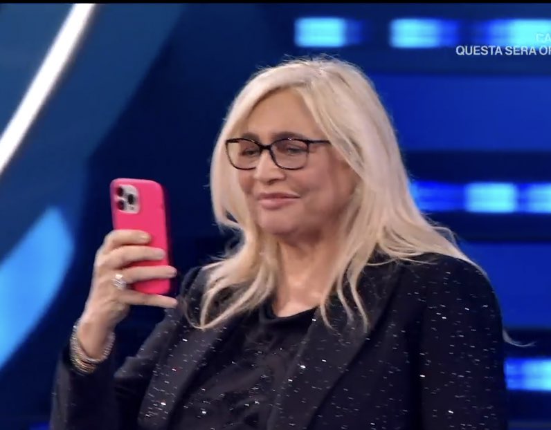 mklhl_'s tweet photo. E ANCHE QUESTO MEME È AGGIORNATO 

#DomenicaIn https://t.co/3TqovN2OOM