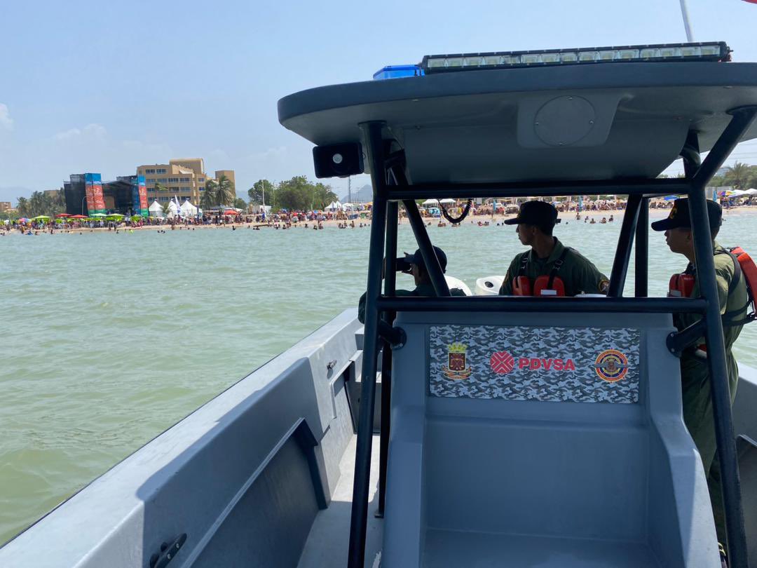 #OperativoCarnavalesSeguros la #FANB de la ZODI 51 Anzoátegui se mantiene desplegada, realizando patrullaje en los balnearios de la jurisdicción para garantizar el disfrute de los temporadistas en estos Carnavales