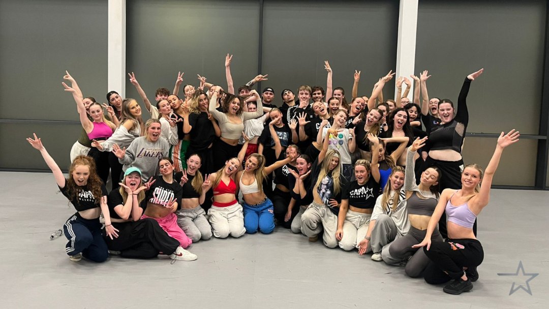 CAPACOLLEGE's tweet photo. WOW! 🤩
What an AMAZING Masterclass with the incredible @JoshWharmby ⭐️
So many talented young dancers in the CAPA College Momentum Studio! Watch this space for more masterclasses throughout the year! 👀
#commercialdance #CAPACollege #artstraining #artsupnorth https://t.co/cW4auBNe10