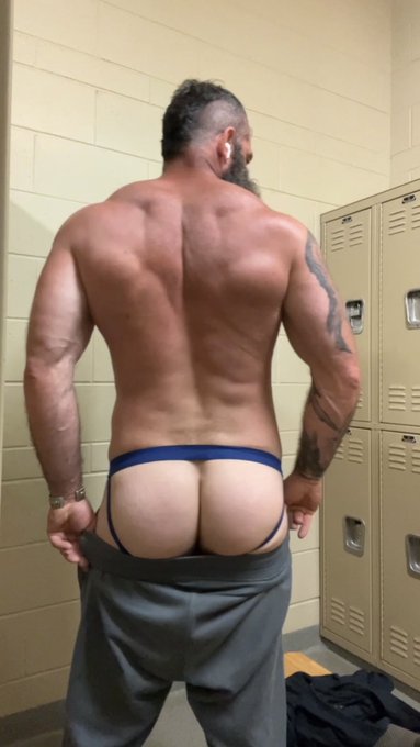 If I’m changing in the locker room, are you going to talk to me? https://t.co/ia9VPCySZC
