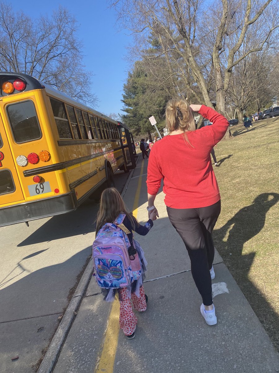 Beth Nisk tweet media