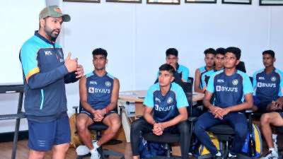 Hey guys do you remember this pic - The much needed pep talk before 2021 team Departed for #U19WorldCup 
#RohitSharma