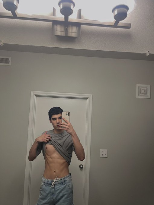 Watch michael's leaked NSFW photo on TwXstars