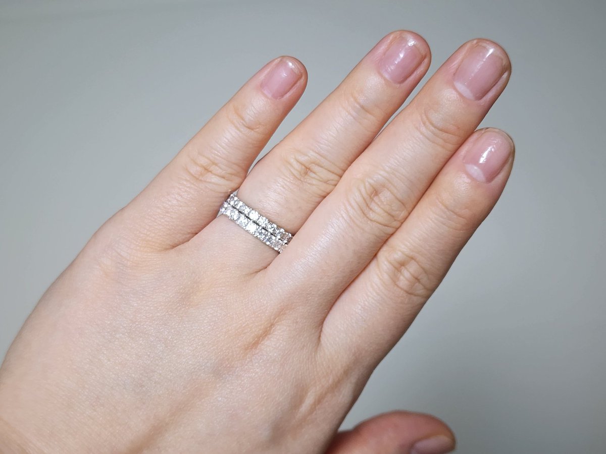 역시 잃어버린물건은 마음정리 후 새로 구입하면 찾게되는것이 국룰.. 그렇다면 이제 다이아목걸이를사면 난 잃어버린 다이아목걸이도 찾을 수 있게 되는것인가.. 딱 설날에 반지를 찾아서 그래도 뭔가 올해의 시작이 좋은것같아 기분이 좋다.