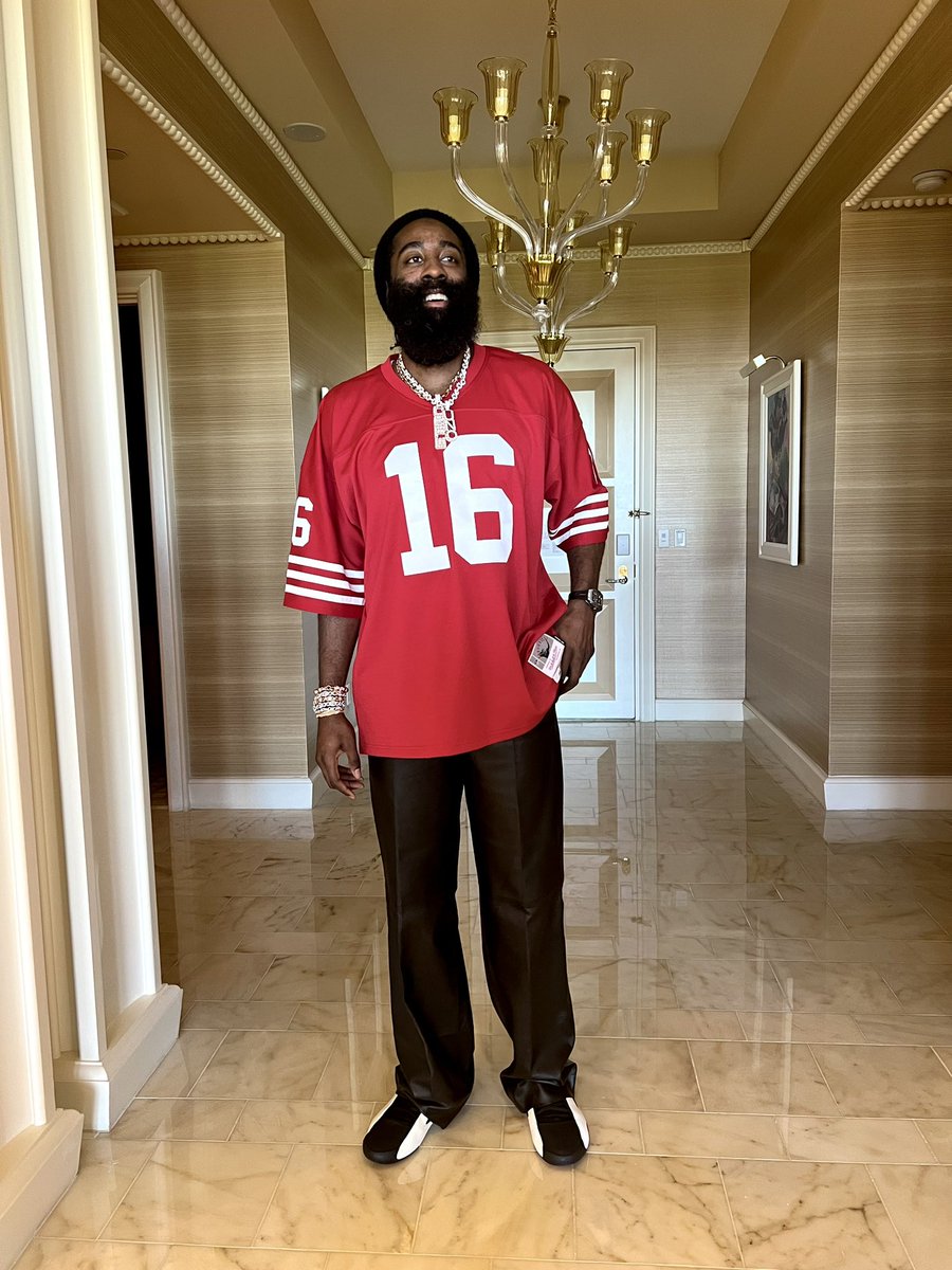JHarden13's tweet photo. BANG BANG! #Uno https://t.co/kszw3QHag0
