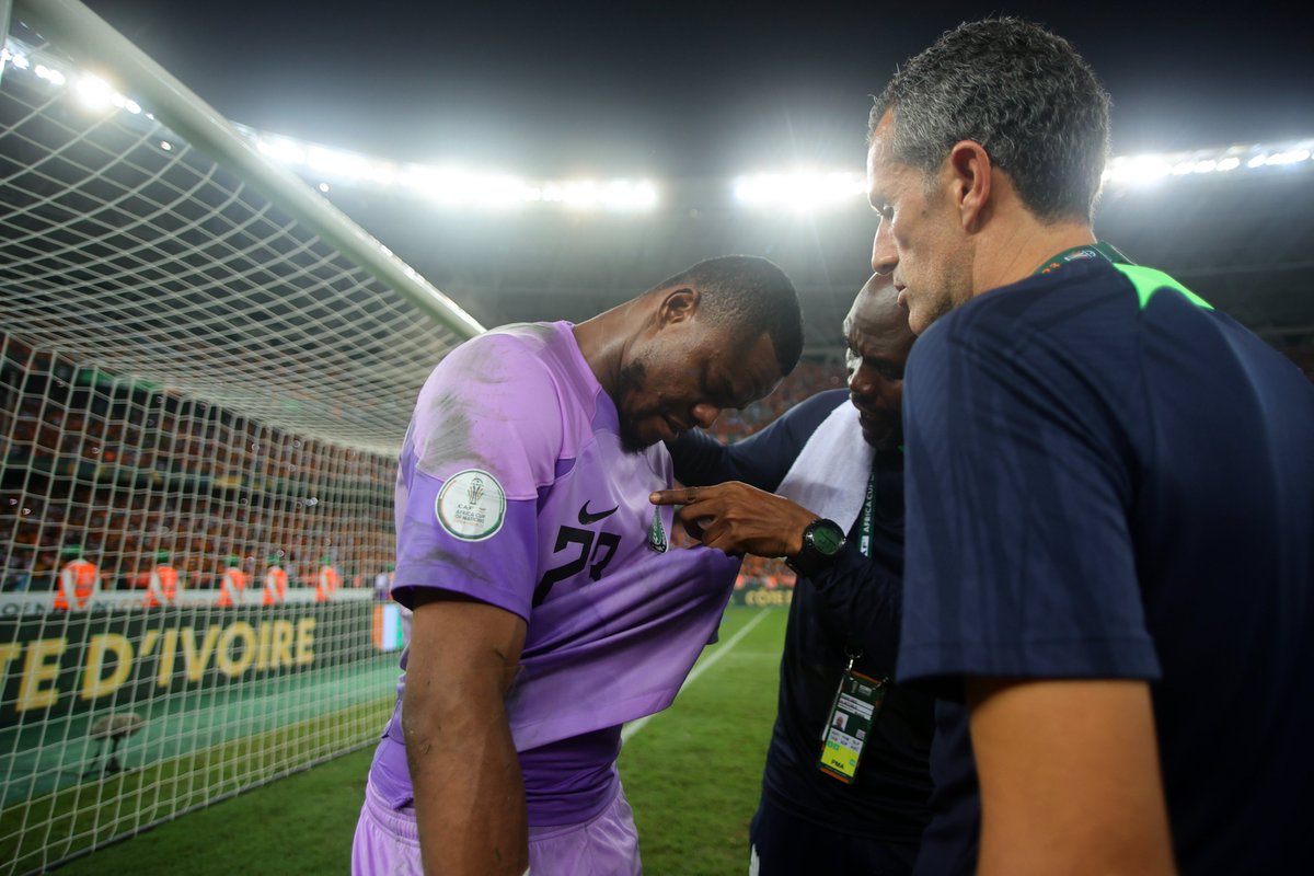 CAF_Online's tweet photo. Maybe it's the end of the competition, but not the end of the story! 🧤

Heads up, Nwabali. 👏

#TotalEnergiesAFCON2023Final https://t.co/lNA1NfYeQe