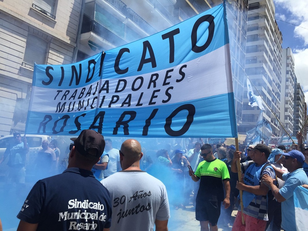 politicastafe's tweet photo. 📲 #Municipales rosarinos pararán por 48 horas y podrían profundizar el plan de lucha

➡️ https://t.co/DxrTuvjKL8 https://t.co/INtJGMwg8P