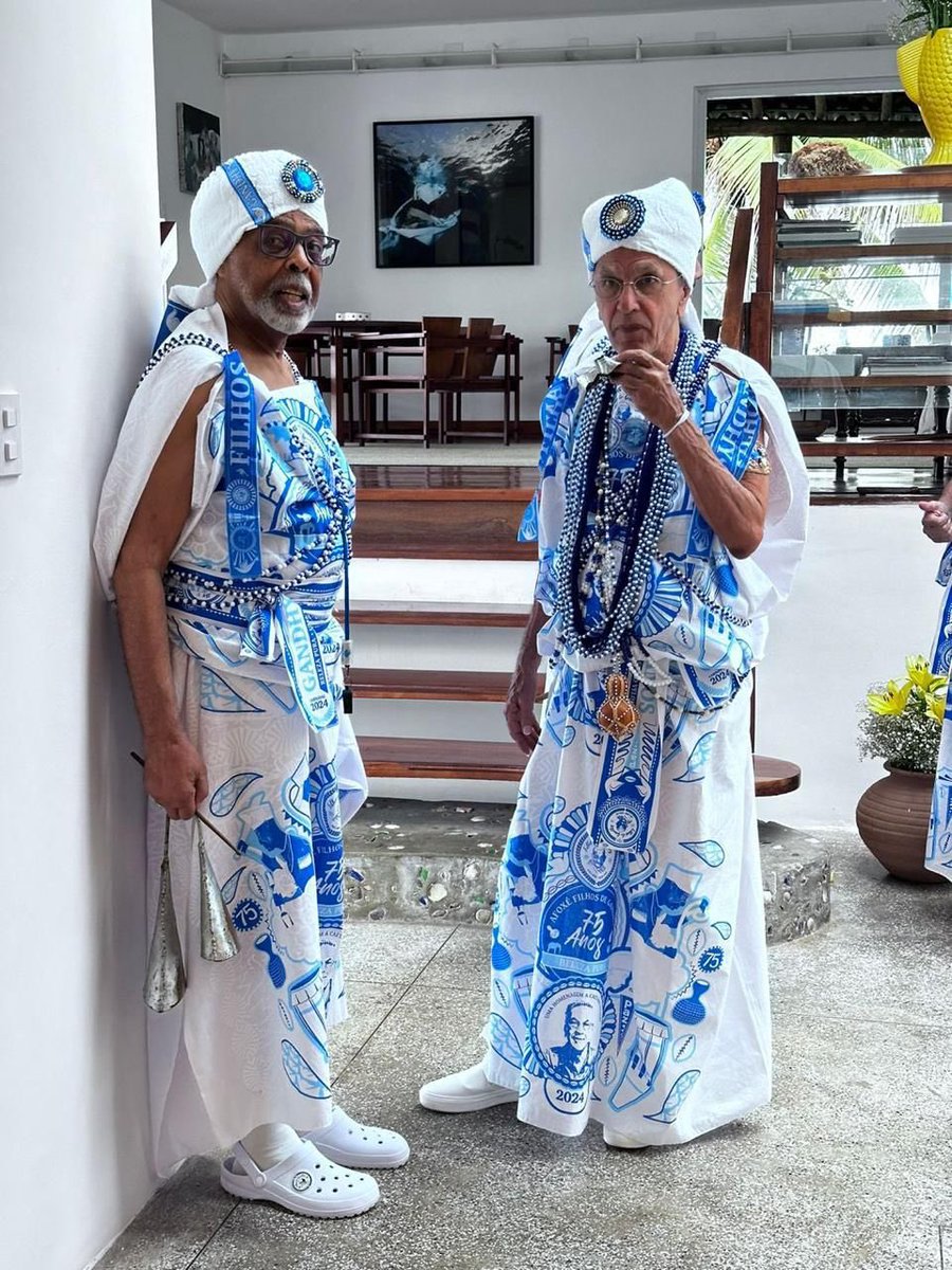 gilbertogil's tweet photo. “Oh, meu Pai do céu, na terra é carnaval
Chama o pessoal
Manda descer pra ver
Filhos de Gandhi” 💙🕊️

Beleza pura o desfile do @GandhyOficial . Obrigado pela homenagem! Ajayô! 🤍

📸: Fred Pontes / Bruno Monteiro

#CaetanoVeloso #GilbertoGil #FilhosDeGandhy https://t.co/mYxxlPujRf