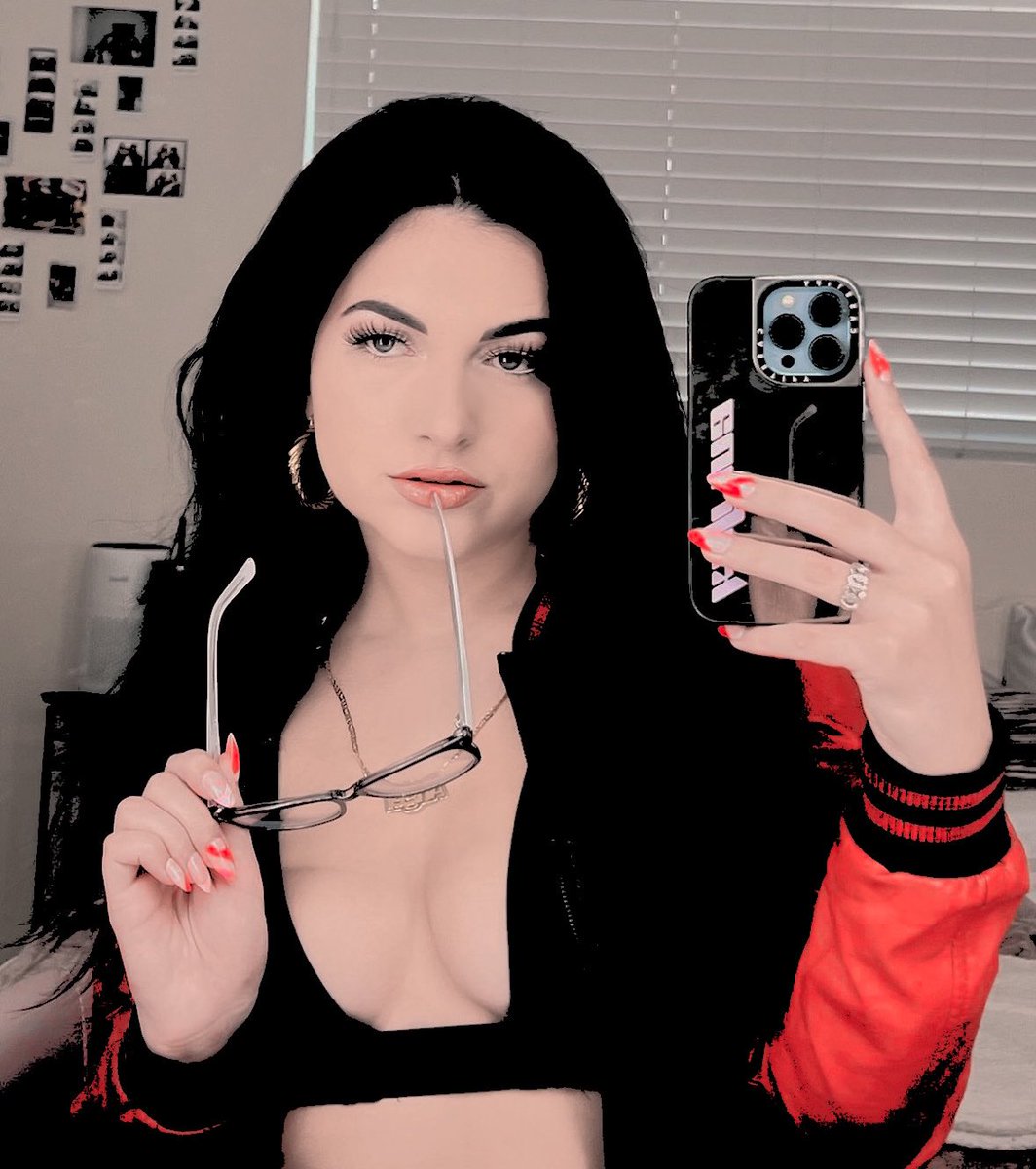 VINYLlSMS's tweet photo. ⋆.ೃ࿔*:･

               i’ll be an angel 4 u. https://t.co/SmAWcKEd9Y