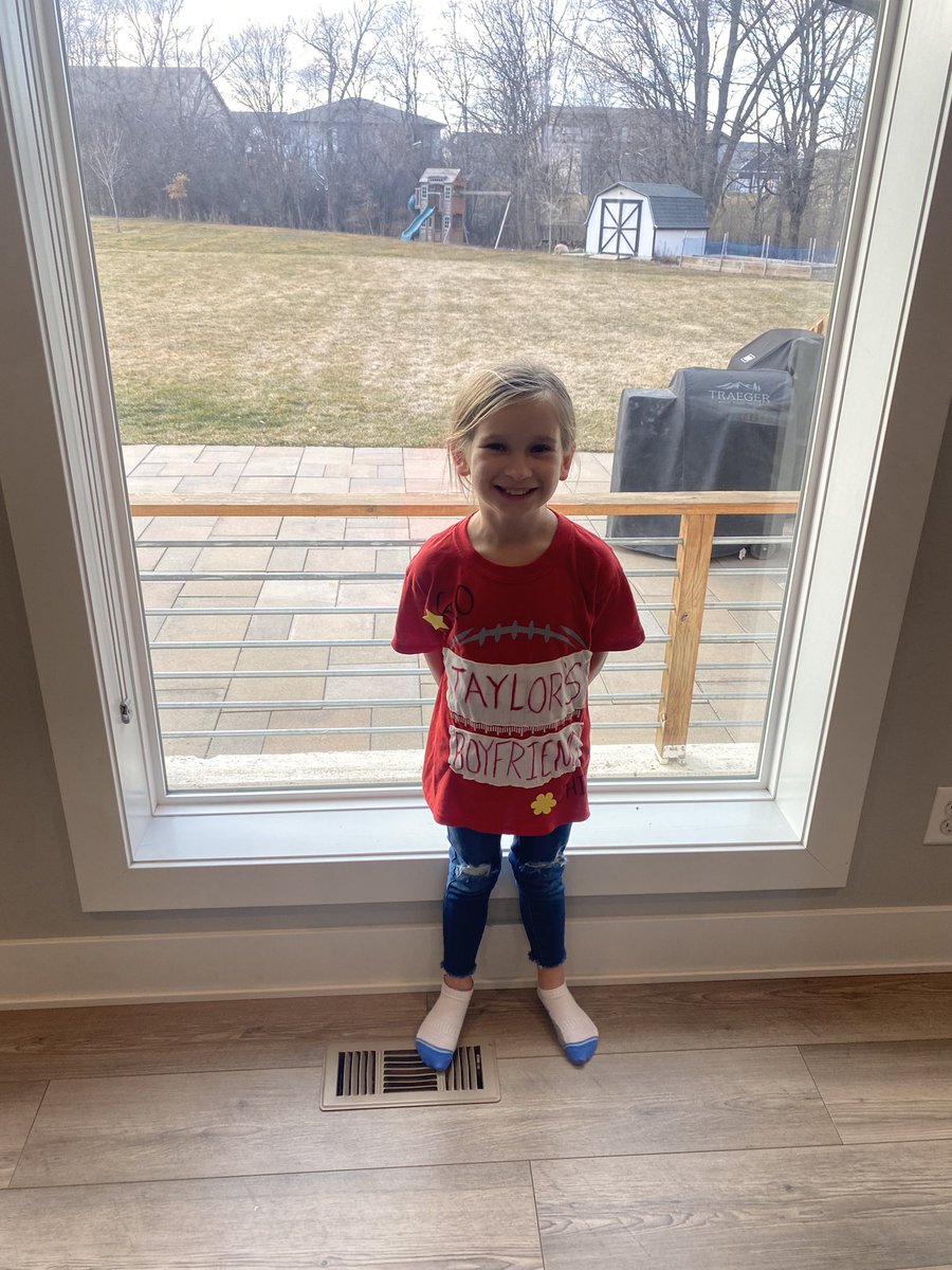 puppinhounddawg's tweet photo. Tried to get Lyla to cheer for Purdy and the 49ers  today…her response was #nothappenin https://t.co/Y3RAg060bj