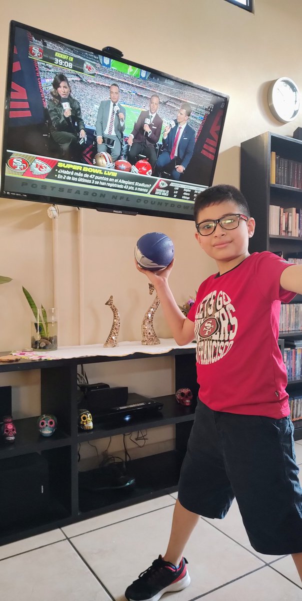 YuyetciiArano's tweet photo. #SuperBowl
#ESPNenStarPlus
@ESPNmx
#SBxESPN Vamos 49ers 🏈 https://t.co/y3Uqy8LDdR