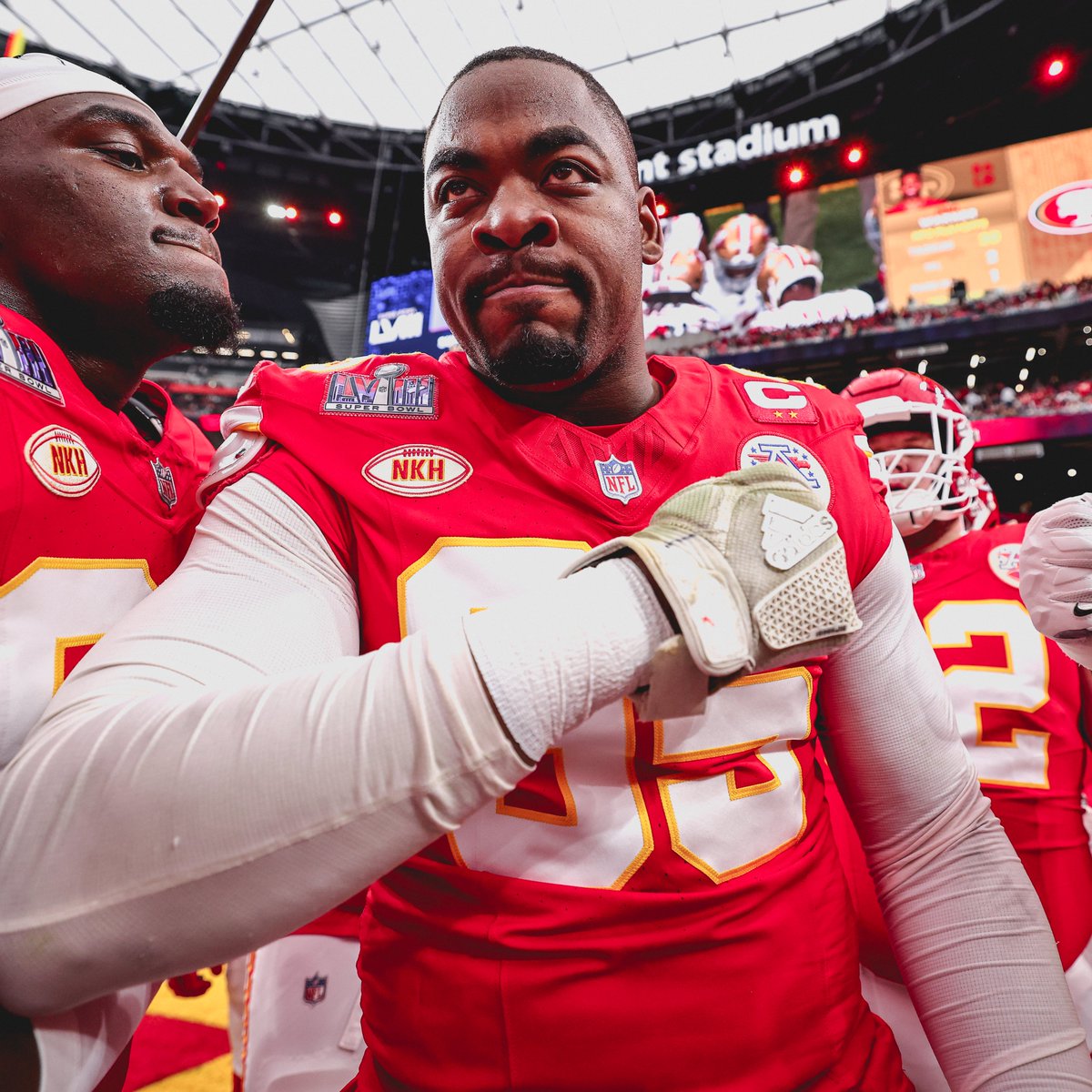 Chiefs's tweet photo. ALMOST SHOWTIME ⏰ https://t.co/XVXOND0ObW