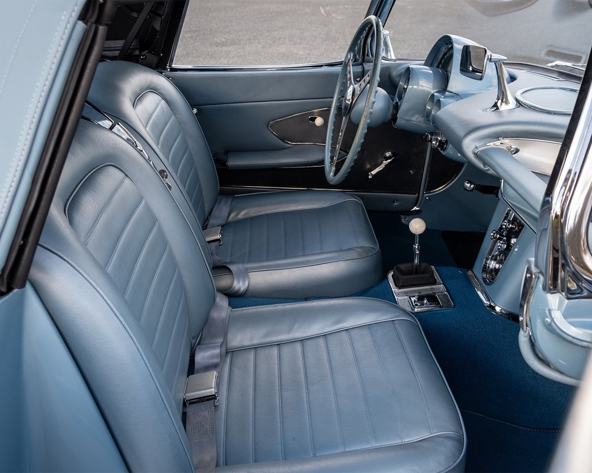 Barrett_Jackson's tweet photo. Ride the waves of classic cool! Crossing the block in Scottsdale, this 1959 @Chevrolet #Corvette #convertible found its new home for $165,000. Powered by a 283ci engine mated with a 4-speed transmission.

Learn more: https://t.co/FPP9kmc74P https://t.co/tssD0Vah27