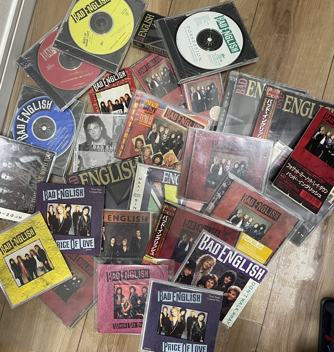 kaji_mana's tweet photo. わたくしの #BadEnglish コレクションでございます
短冊CD、プロモCD、カセットテープもございます
アナログをいれるとまだもうちょいあります
#JohnWaite
#NealSchon
#DeenCastronovo
#RickyPhillips
#JonathanCain https://t.co/TggKukIhpW