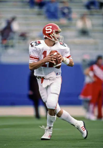 PLEASE @NCStateTailgate , get with @RedandWhiteShop @NCStateStores , or whomever, and make us a throwback replica of this jersey. The white one with the wolf colored in is 🔥🔥🔥. @PackPromos #NCStateLicensing #WolfpackFans #gopack #ncstate @wolfpackclub
