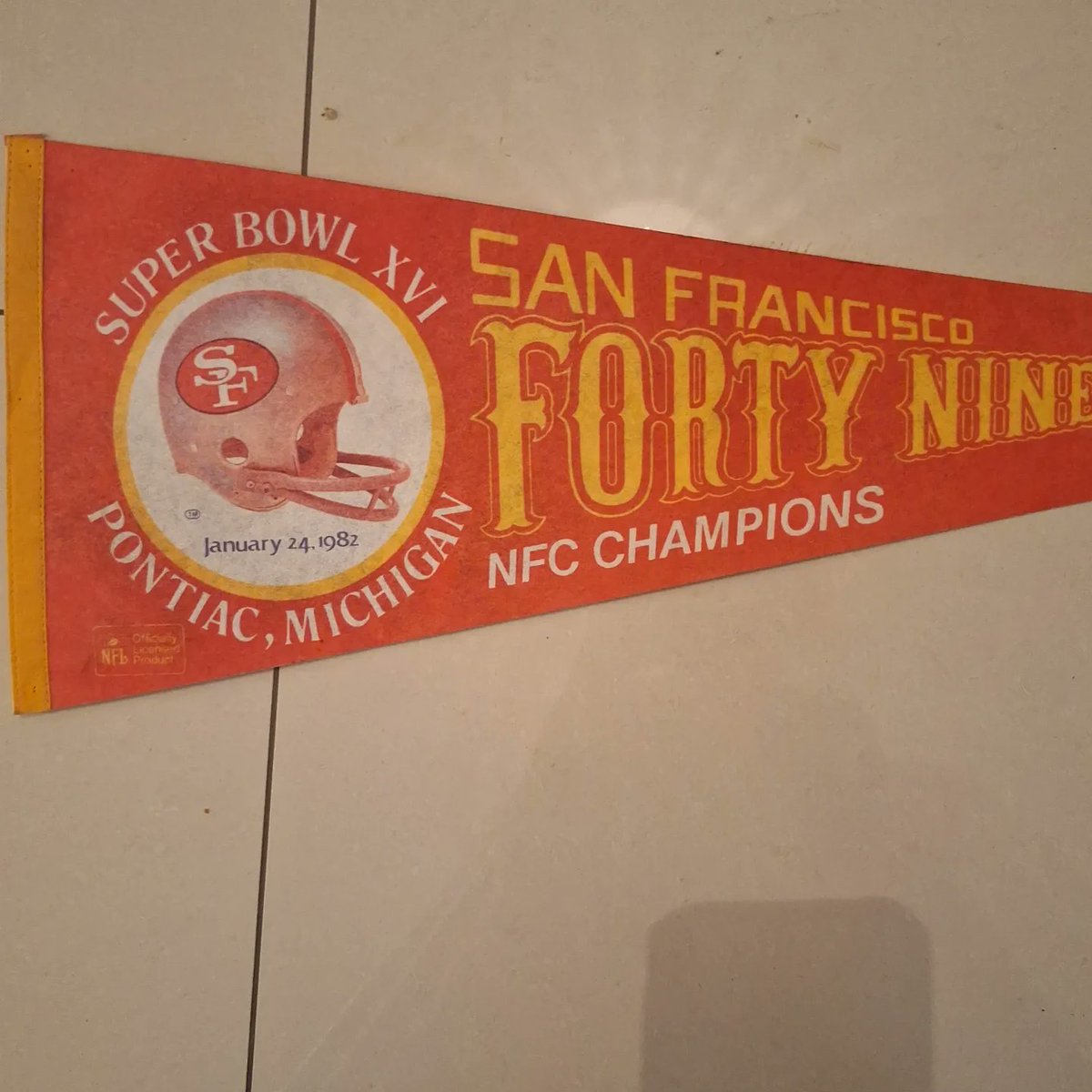 I have no allegiance to either team in @SuperBowl2024X but as I found this 1982 pennant in my dads old office I'm routing for the 49ers!
Dad (Mick Dunne) most likely got it on the @officialgaa All-Star tour to San Fran that year.
#gaa #sportsmemorabilia