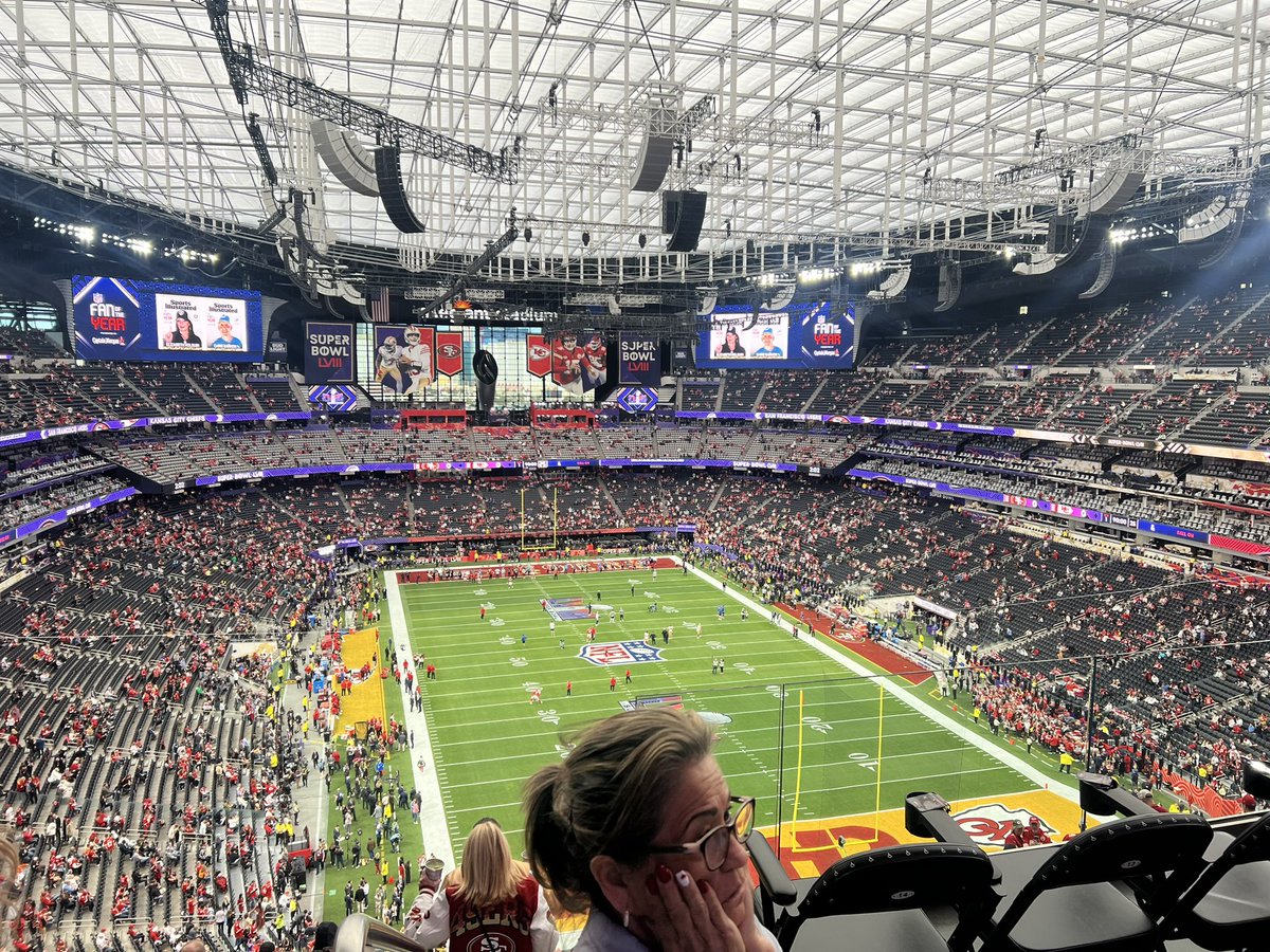 Julius915's tweet photo. We In Here! #LVIII #Superbowl #NinerGang #BangBang Let’s Go!! https://t.co/Wc0pg3sBtF