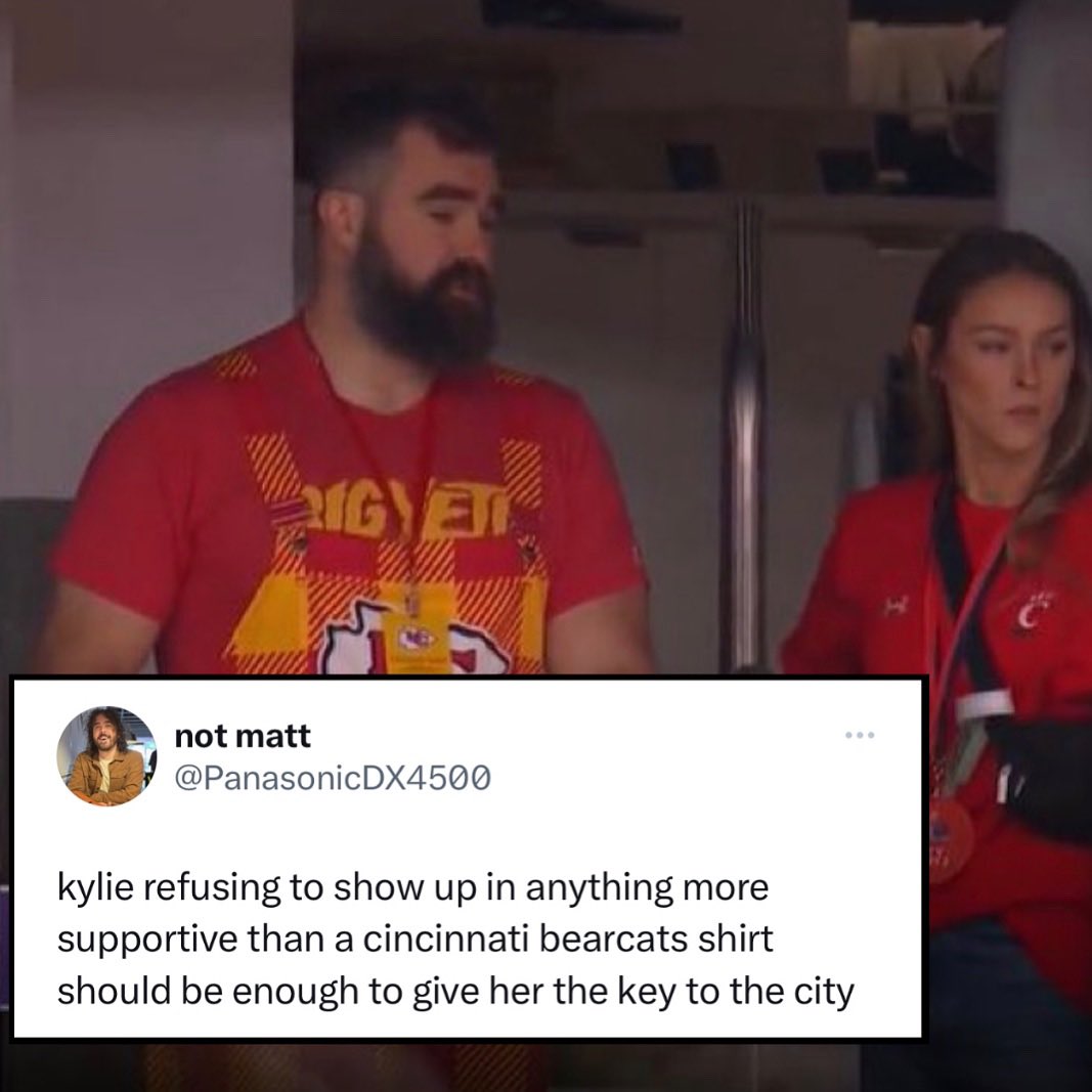 Kylie Kelce Representing the Cincinnati Bearcats! ❤️ #Cincinnatibearcats #kelce #SuperBowl #SuperBowlLVII #jasonkelce #traviskelce #bearcats #Cincinnati #kiddchris #saraelyse #taylorswift