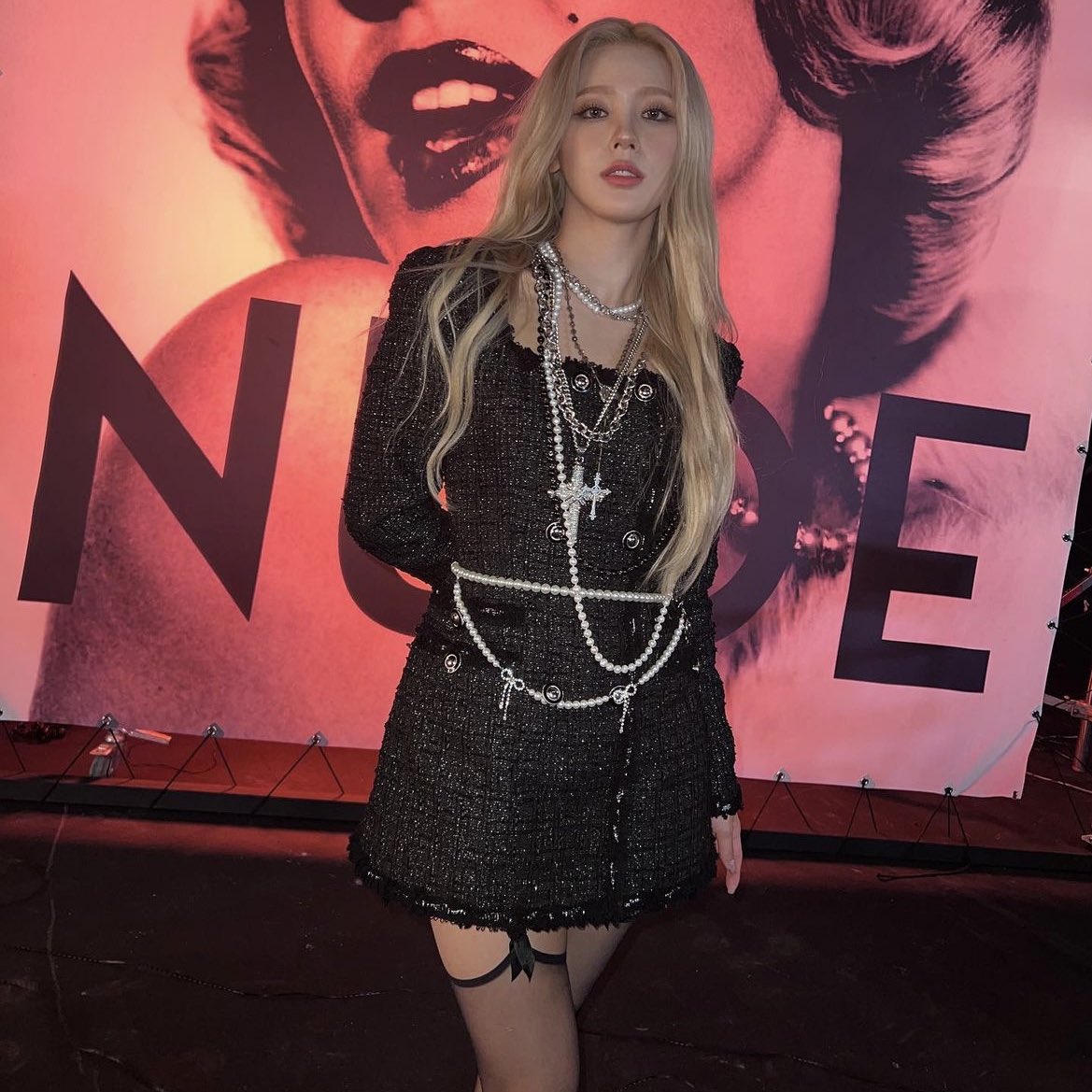 09liliesr's tweet photo. ↳ 𝙳𝚎𝚊𝚛 𝙳𝚒𝚊𝚛𝚢; ₊˚🐈‍⬛✩⊹♡

Hoy me puse mis mejores galas para dar una buena impresión a mis compañeros. 🤭
Espero que podamos hacernos más cercanos hoy. 🫂
#SoulParty https://t.co/OAONXJl7kA