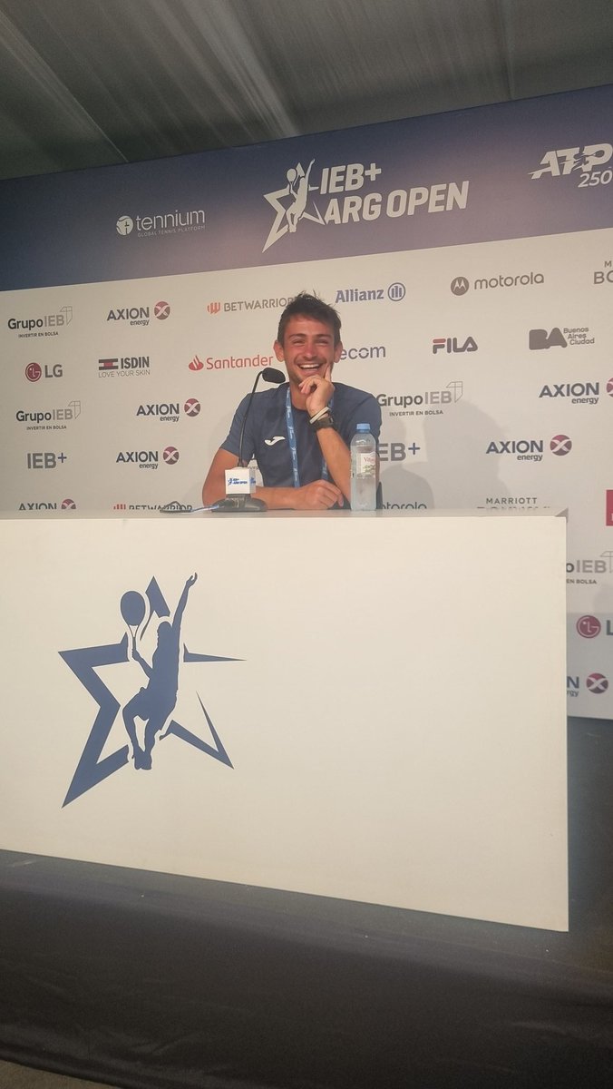 Lautarotenn1s's tweet photo. Muchas sonrisas de Mariano Navone 🇦🇷, que se metió por primera vez en el cuadro principal del @ArgentinaOpen.
"Es increíble esto. Ojalá que no se termine nunca"
ABRO HILO con su conferencia de prensa. https://t.co/v3BMzcslHq